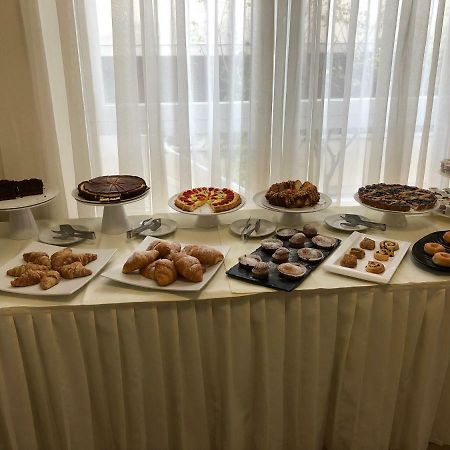ריצ'יונה Hotel Hollywood מראה חיצוני תמונה