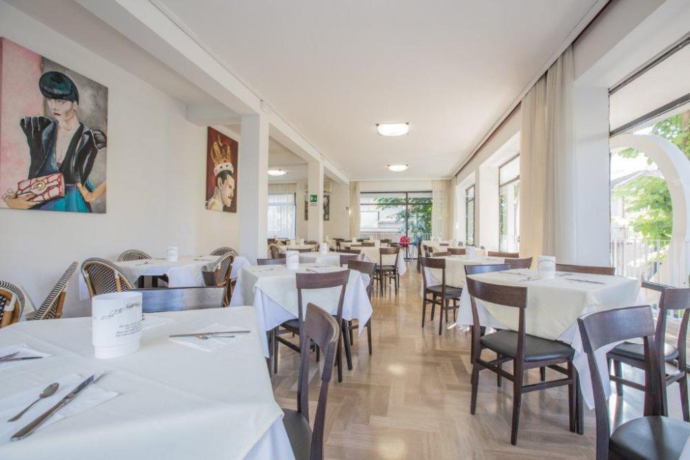 ריצ'יונה Hotel Hollywood מראה חיצוני תמונה