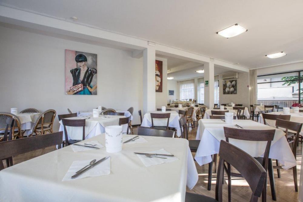 ריצ'יונה Hotel Hollywood מראה חיצוני תמונה