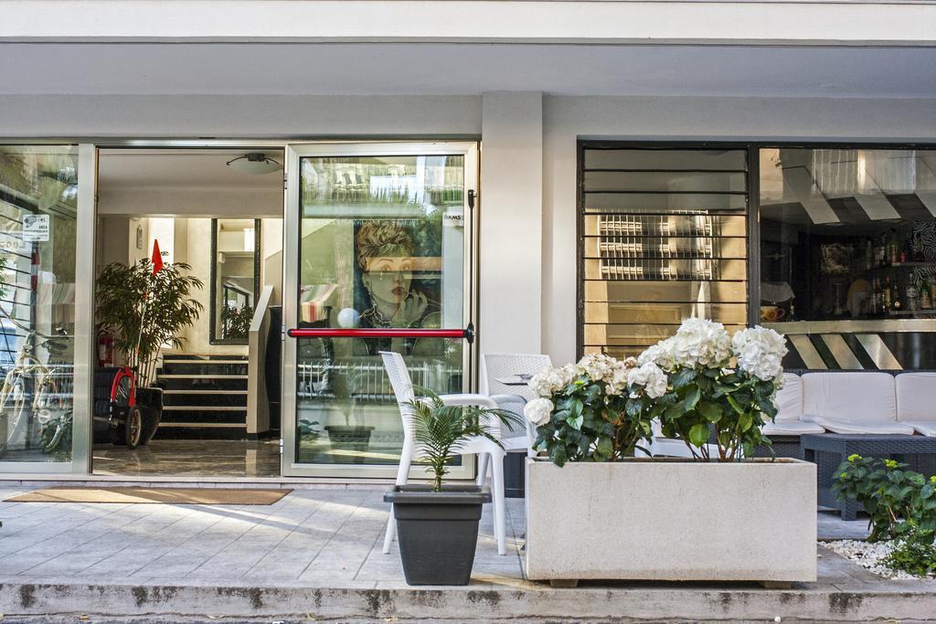 ריצ'יונה Hotel Hollywood מראה חיצוני תמונה