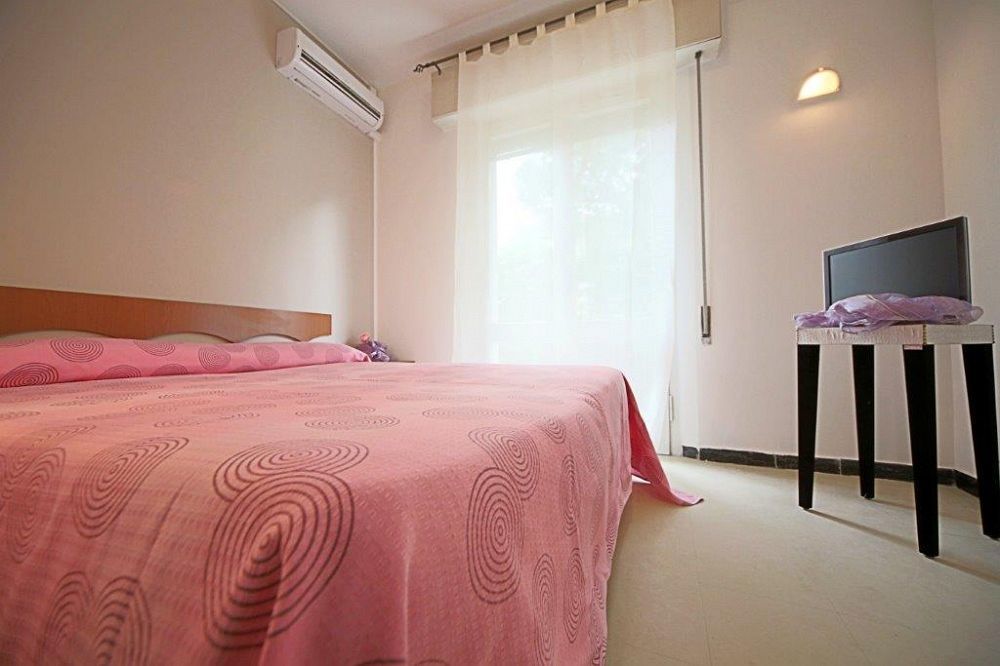 ריצ'יונה Hotel Hollywood מראה חיצוני תמונה