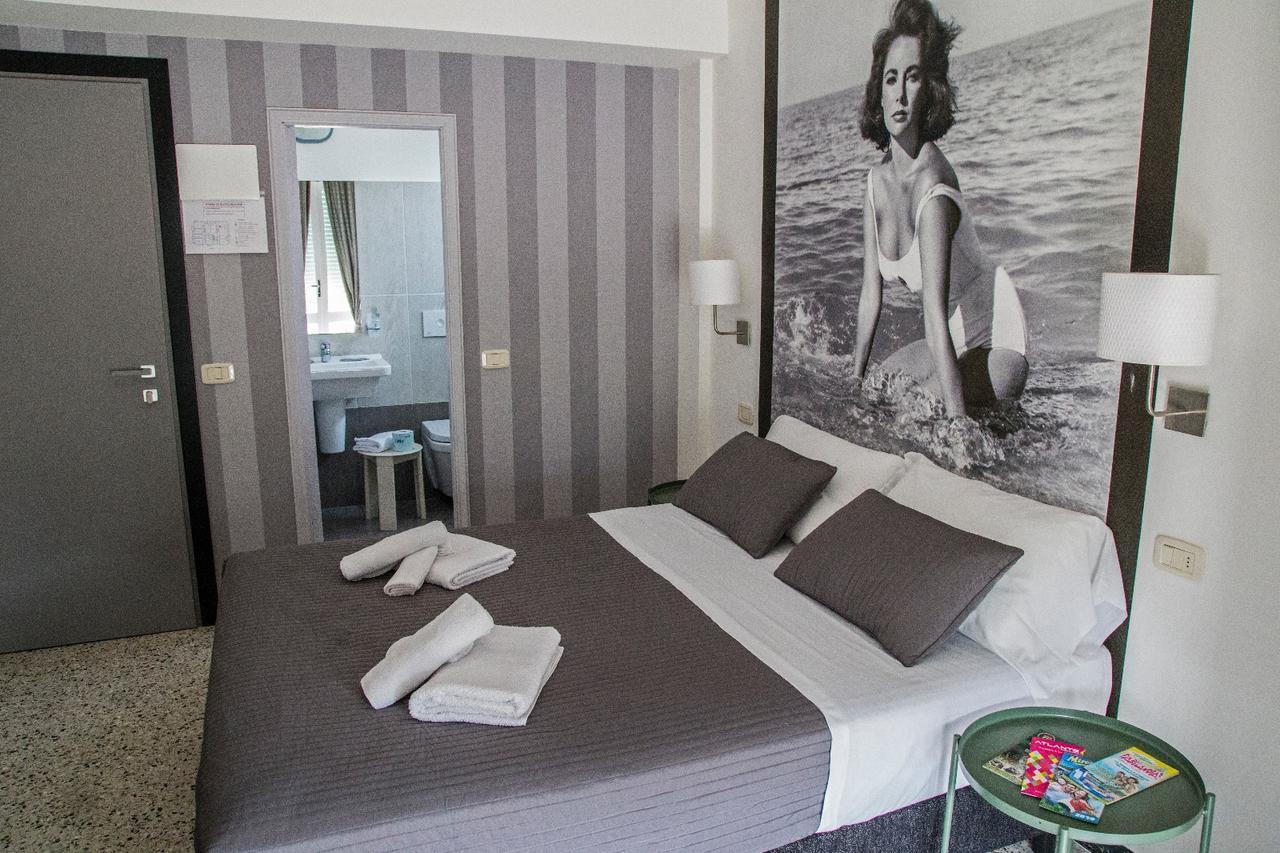 ריצ'יונה Hotel Hollywood מראה חיצוני תמונה