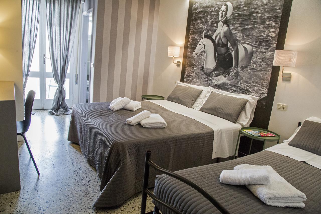ריצ'יונה Hotel Hollywood מראה חיצוני תמונה