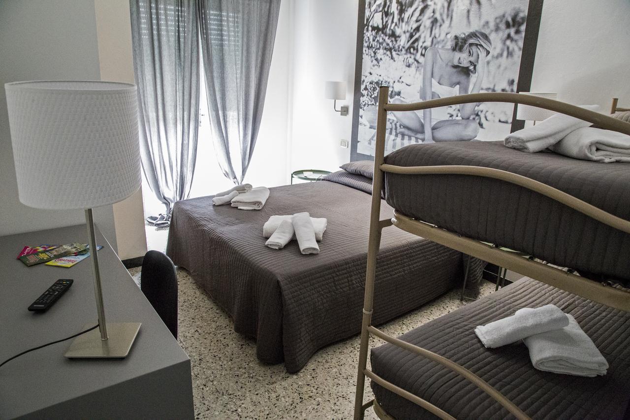 ריצ'יונה Hotel Hollywood מראה חיצוני תמונה